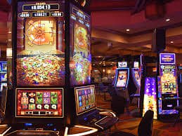 Layar live roulette suleh88 menampilkan dealer, roda roulette, dan tombol penempatan taruhan